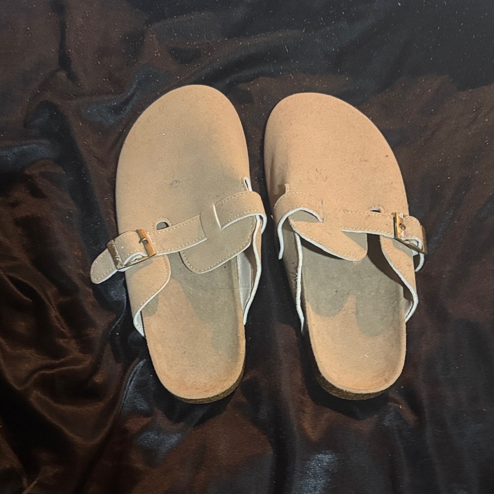 Women's Tan clogs